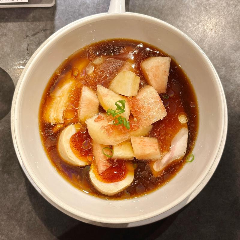 桃とフィンガーライムの冷やしラーメン(Ramen 翡翠)