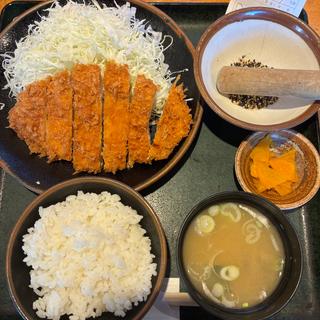 ロースかつ定食（ご飯少なめ）(とんかつ こころ)