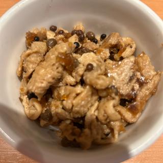 鶏皮と山椒(YEBISU BAR)