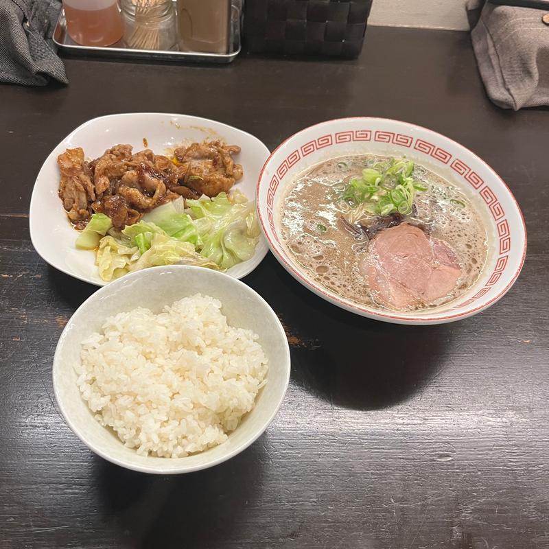 博多とんこつ 豚ヤキニクセット(博多とんこつ 豚の足跡)