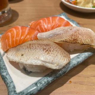 ノドグロ炙り握りとサーモン