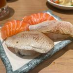 ノドグロ炙り握りとサーモン