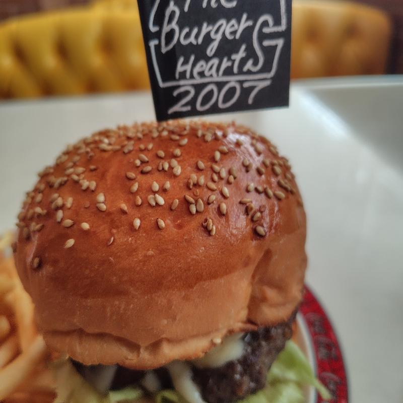 BHブルーチーズマッシュルームベーコンバーガー(The Burger Hearts)