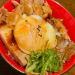 チャーシュー玉子丼