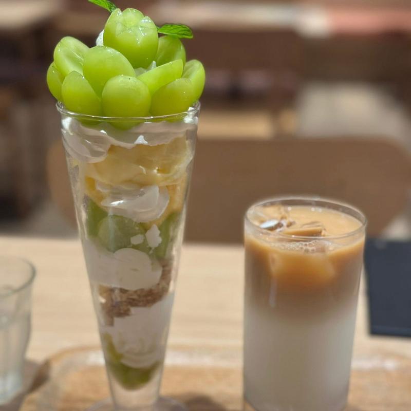 シャインマスカットパフェ(みのりカフェ 京都ポルタ店)