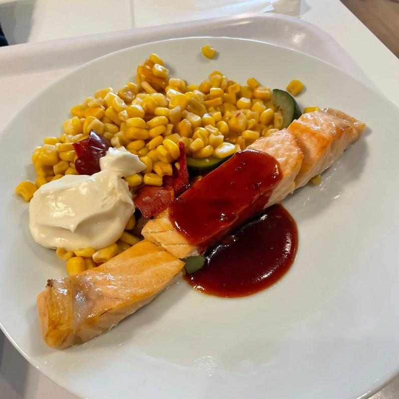 サーモンフィレヤンニョムチーズソース(IKEAレストラン 横浜)