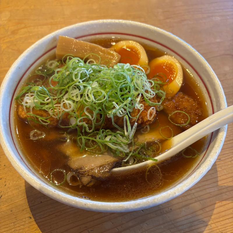 あご醤油味玉ラーメン　カツトッピング(麺屋 つむぎ)