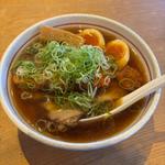 あご醤油味玉ラーメン　カツトッピング