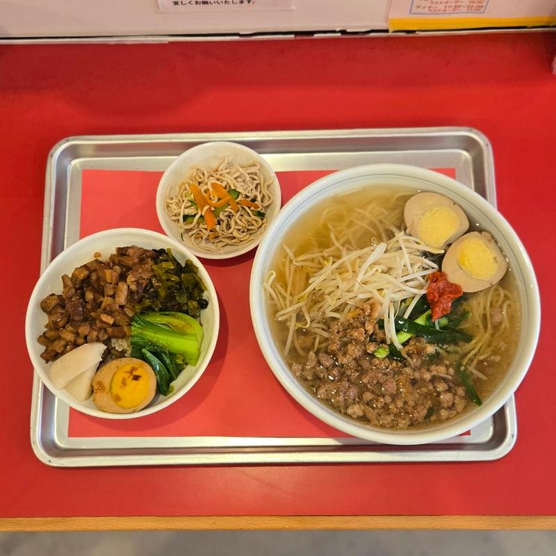 担仔麺とルーロー飯セット(台湾料理 故郷)
