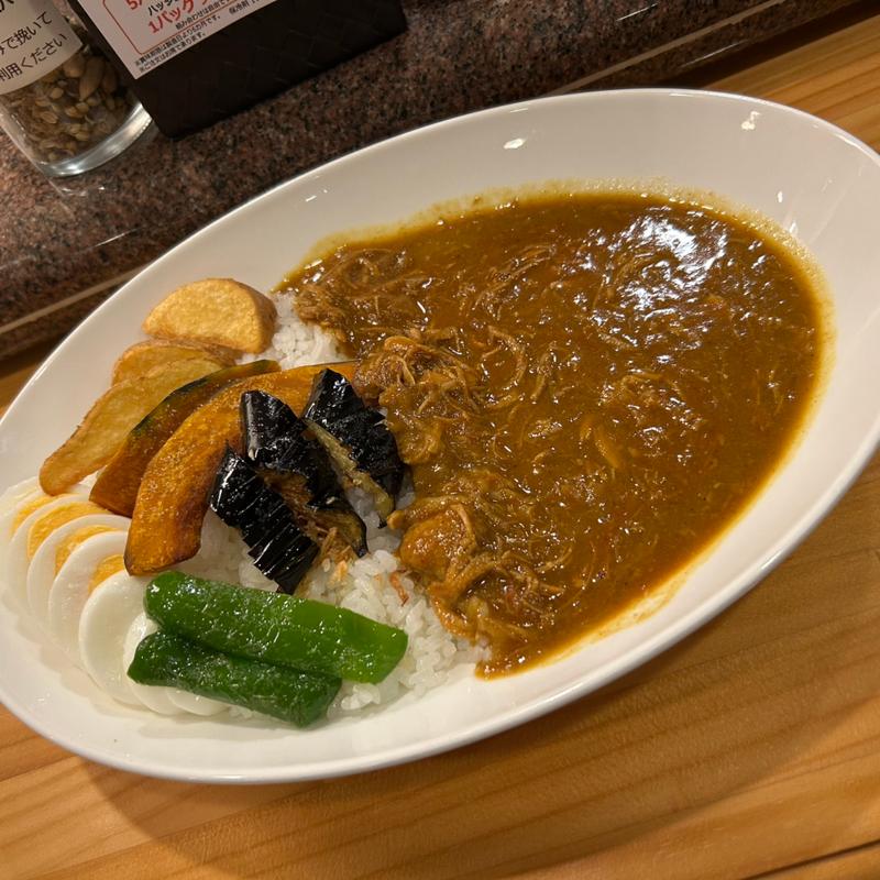 ハッシュドチキンカレー 並 素揚げ野菜+ゆで卵(coocy)