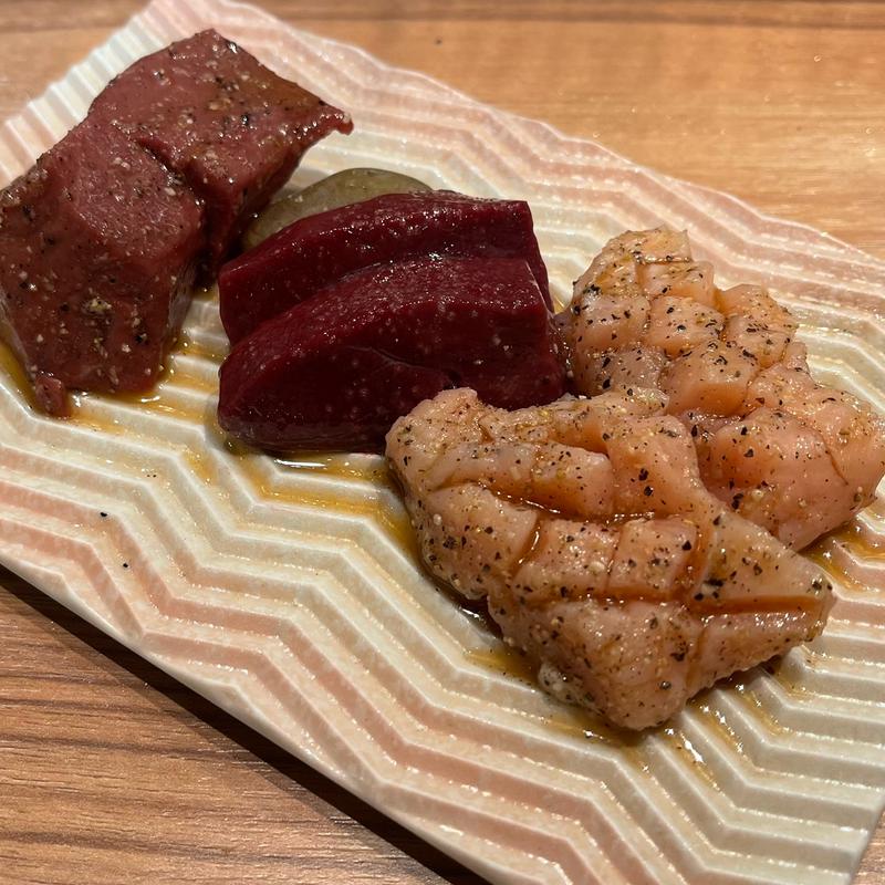 上レバー・ハツ・上ミノ(Yakiniku 名もなき名店へ 一切入魂一枚売り焼肉)