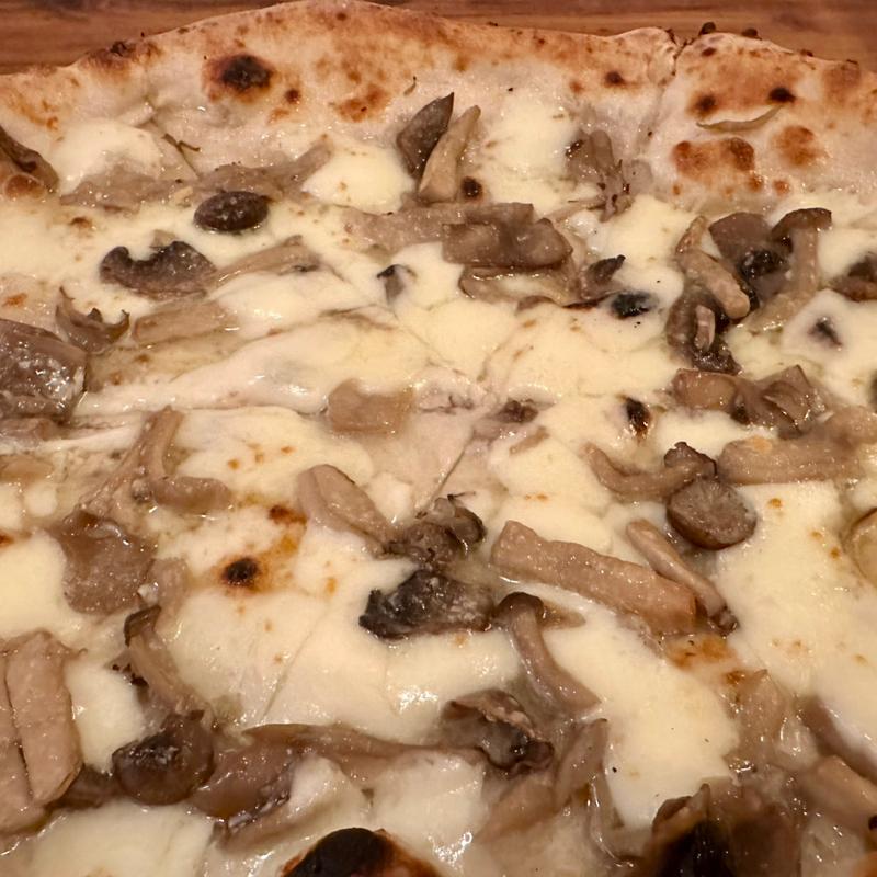 ピッツァ　フンギ(トラットリア エ ピッツェリア ラルテ)