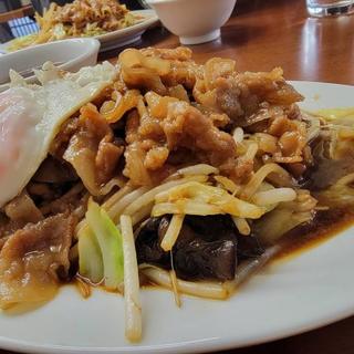 肉野菜炒め目玉のせ(食事処ますや)