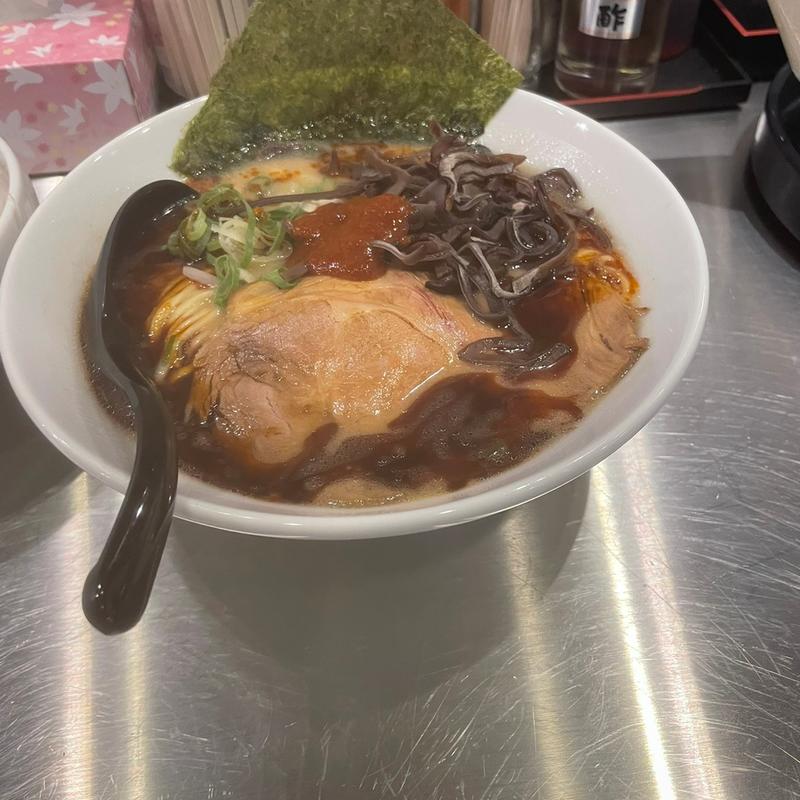 豚骨ラーメン赤(豚骨らーめん ぶたきち 本厚木店)