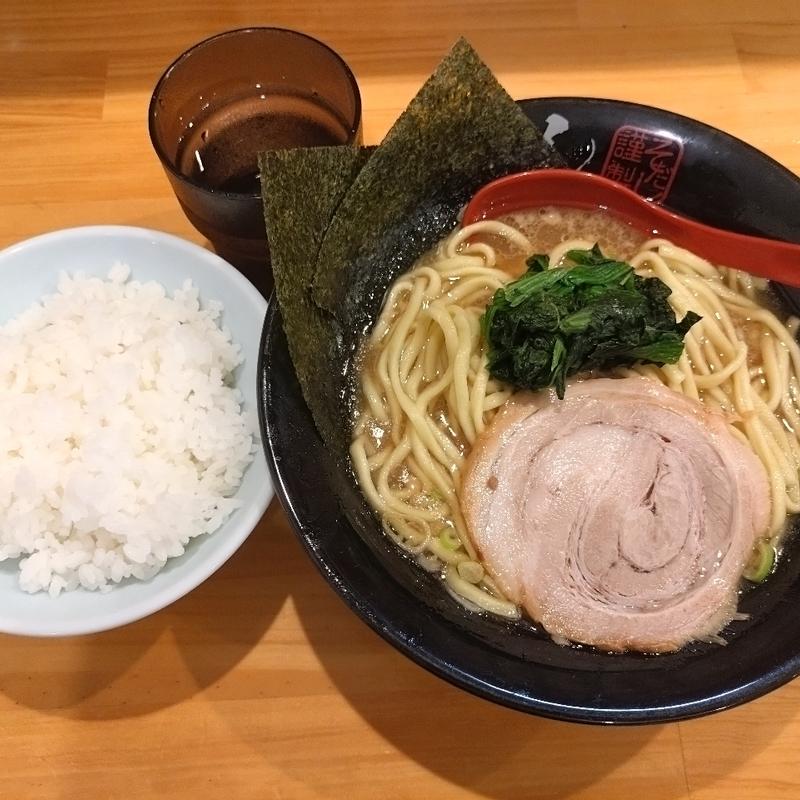 豚骨醤油ラーメン(熟成豚骨ラーメンそだし 河口湖店)