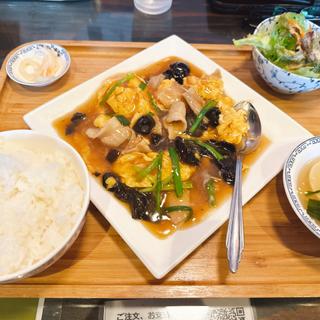 肉玉子のきくらげ炒めランチ