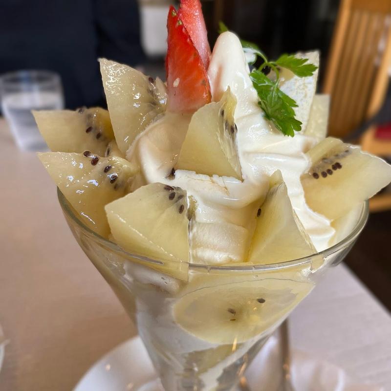 ゴールデンキウイパフェ(フルーツパーラーむらはた)