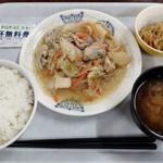 B定食(鶏肉とキャベツの塩ダレ炒め)