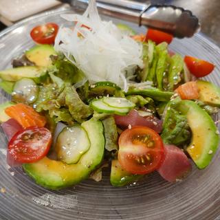 海鮮アボカド和風サラダ(居酒屋 くぅ)