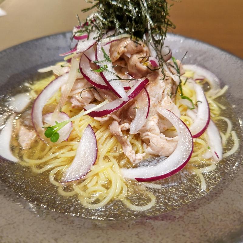 霧島黒豚と香味野菜の冷製おだしパスタ(鎌倉パスタ マークイズみなとみらい店)