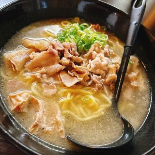 牛すじと黒豚の塩ラーメン