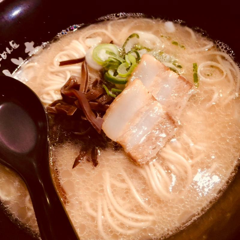 とんこつらーめん(らーめん屋 よしとも 栄通り店)