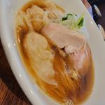 醤油わんたんめん