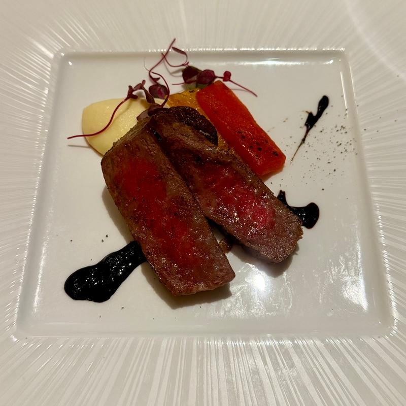 牛ロースのロティ　バルサミコソース(locavore（ロカヴォーレ）)