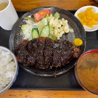 (上)みそかつ定食