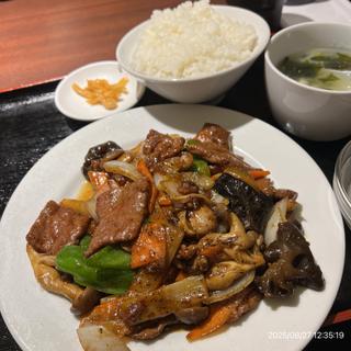 牛肉黒コショウ味炒め