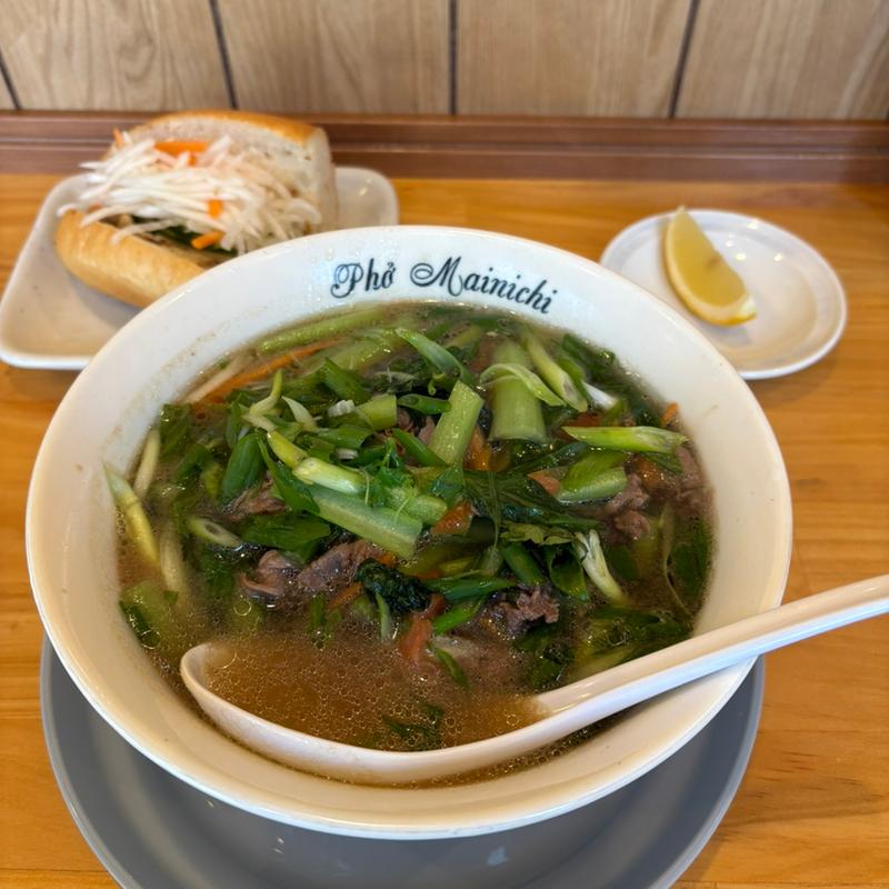 肉野菜炒めフォーとバインミー(ハーフ)(Phở Mainichi ベトナムフォー専門店)
