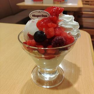 ハーゲンダッツストロベリーのミニベリーパフェ