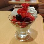 ハーゲンダッツストロベリーのミニベリーパフェ