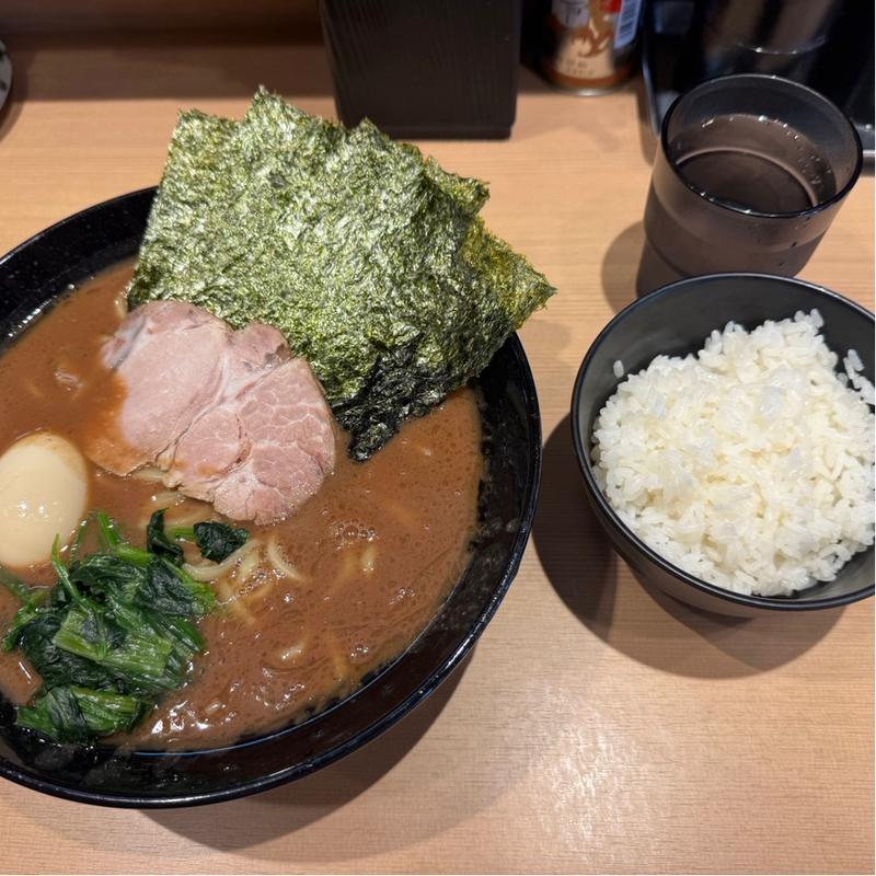 ラーメン大盛　ライス食べ放題(ます家)