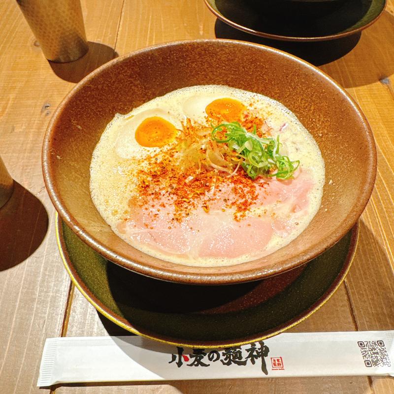 旨辛鶏白湯に味玉トッピング(小麦の麺神 KITTE大阪店)