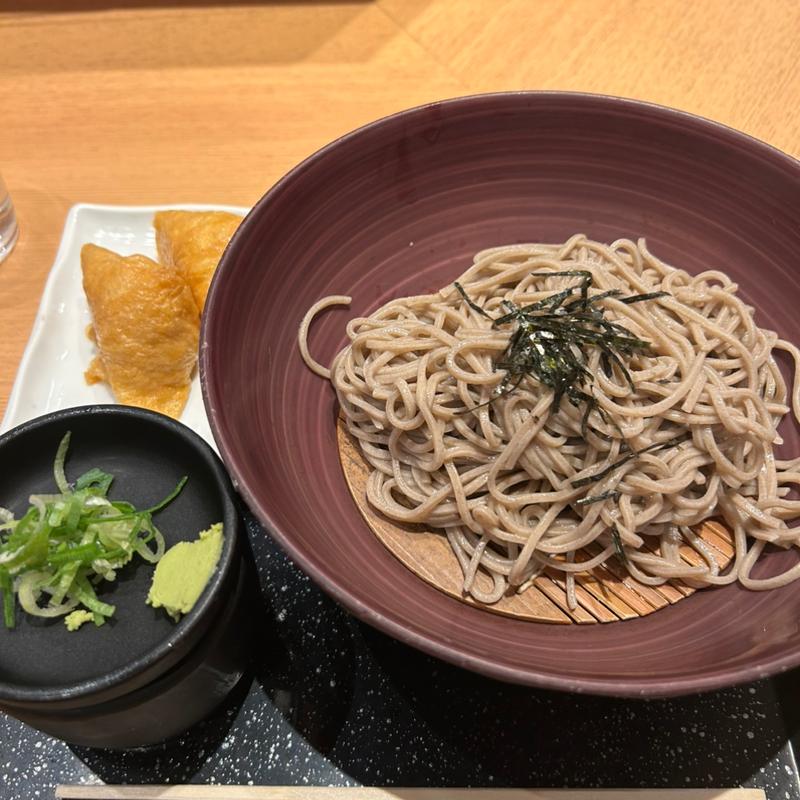 ざるそばといなり寿司(浪花そば エキマルシェ新大阪店)