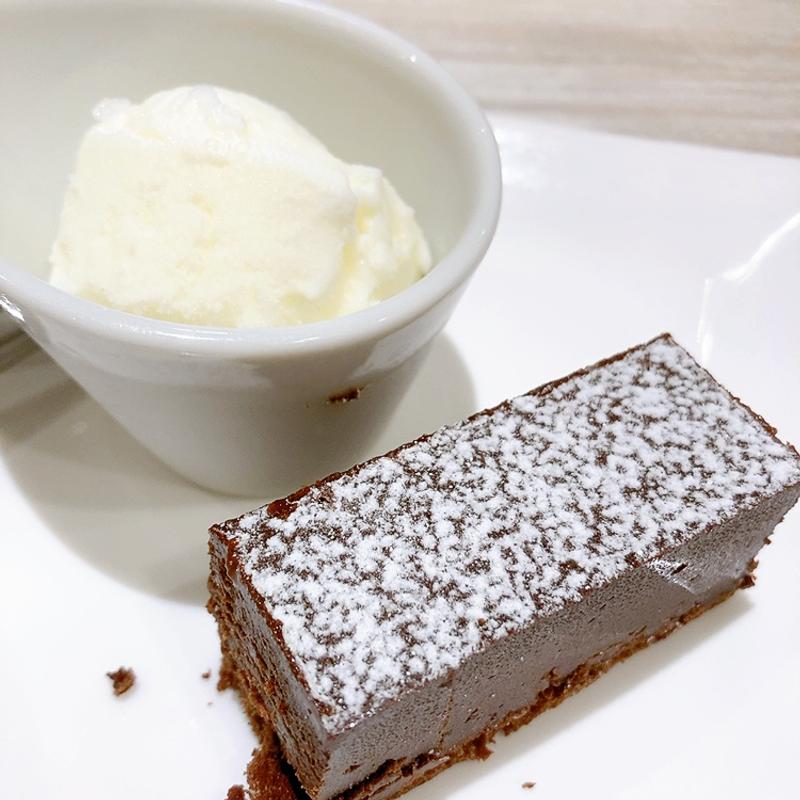 ガトーショコラと北海道ミルクジェラート(はな膳 三咲店)