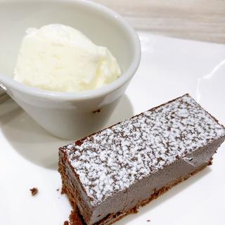 ガトーショコラと北海道ミルクジェラート(はな膳 三咲店)