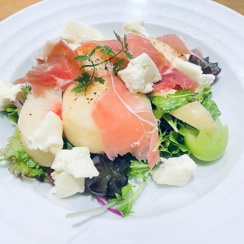 白桃のカプレーゼ(果実園リーベル)