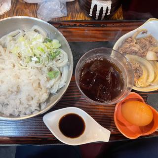 鬼おろし肉ぶっかけ(武州うどんあかね&みどりダイニング)