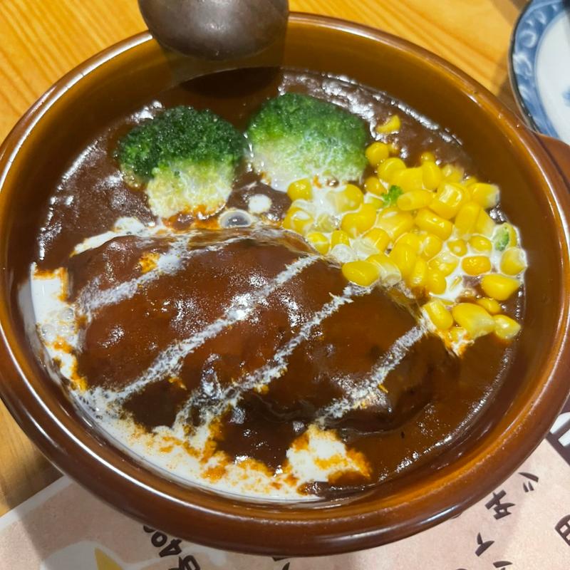 ハンバーグ煮込み(武州うどんあかね&みどりダイニング)