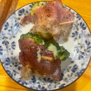 ブロッコリーのベーコン巻