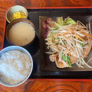 豚生姜焼き定食(白豚 小里店 （ハクト）)