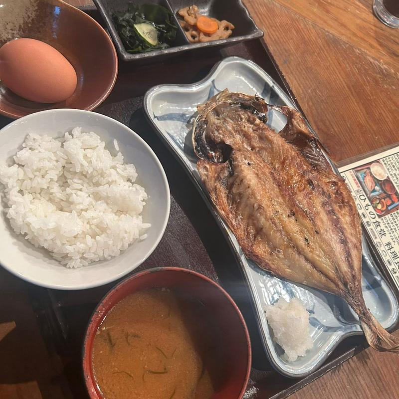 特選真鯵定食 生卵(本町ひもの食堂)