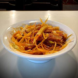 チャーシューとかまぼこの辛し和え