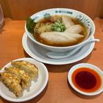 チャーシューメンと3個餃子
