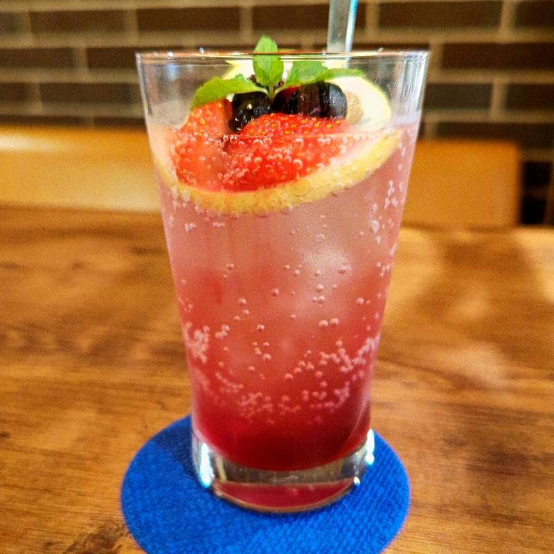 トリプルベリーソーダ(オスロコーヒー 横浜ジョイナス店)