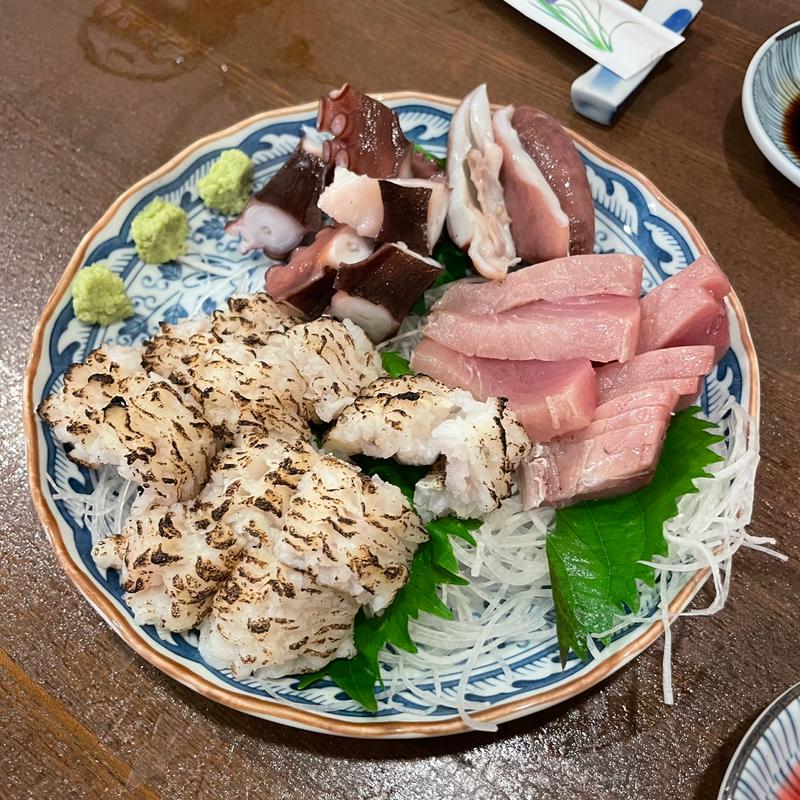お刺身盛り合わせ(地魚料理 ますだ)