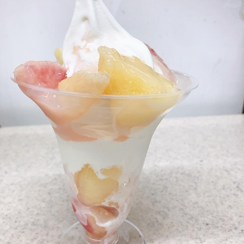完熟白桃パフェ(ミニストップ 馬喰町駅前店)