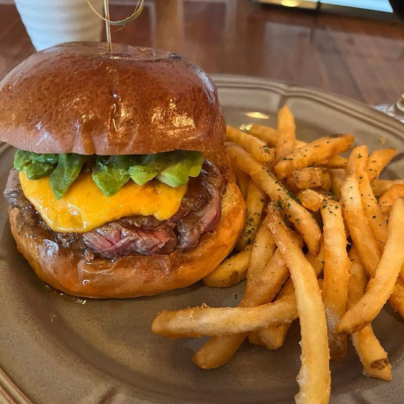 KAKUMEIアボガドチーズバーガー(KAKUMEI Burger&Cafe)